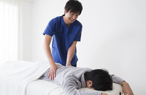 浦和の経験豊かな院長がお客様の辛い腰痛に施術で対応いたします